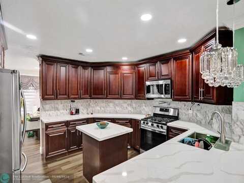 613 NW 135th Ter, Plantation, FL 33325