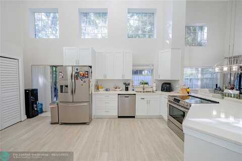 533 Bedford Ave, Weston, FL 33326