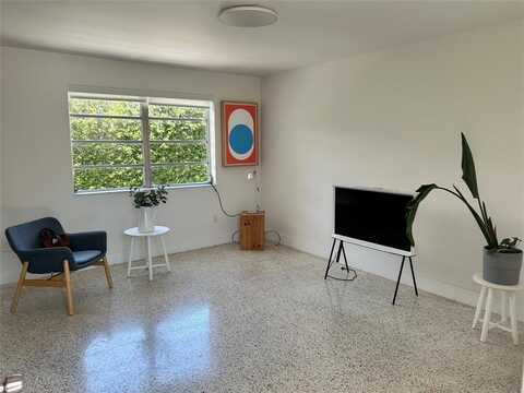 649 SW 9th St, Miami, FL 33130