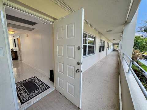 535 Oaks Dr, Pompano Beach, FL 33069
