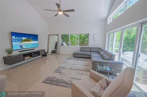 1135 W Lake St, Hollywood, FL 33019