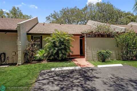 9637 NW 15th Ct, Pembroke Pines, FL 33024