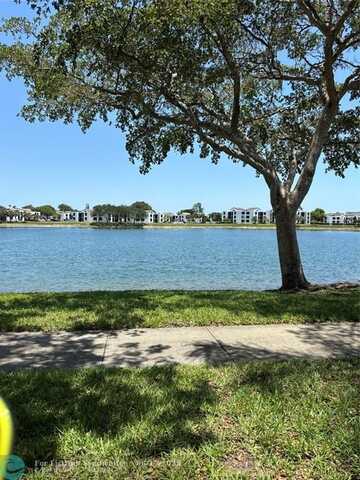 201 W Lake Pointe Dr, Oakland Park, FL 33309