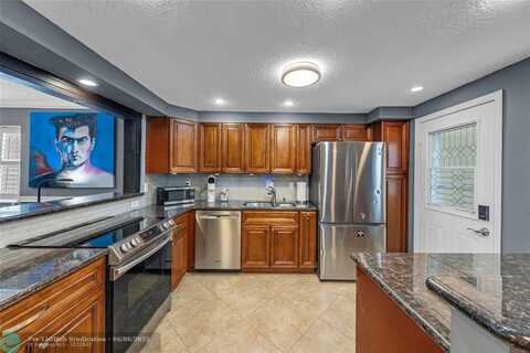3050 NE 16th Ave, Oakland Park, FL 33334