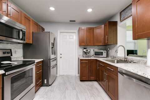8105 NW 59th St, Tamarac, FL 33321