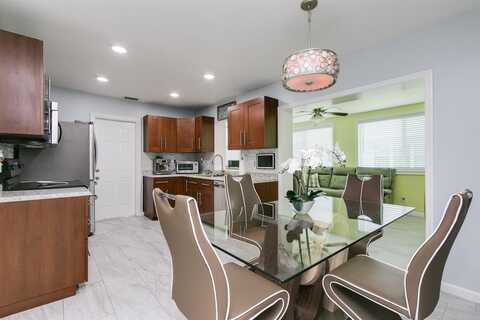 8105 NW 59th St, Tamarac, FL 33321