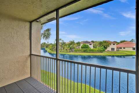 374 Lakeview Dr, Weston, FL 33326