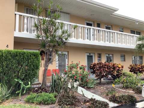 2121 NE 1st Ct, Boynton Beach, FL 33435