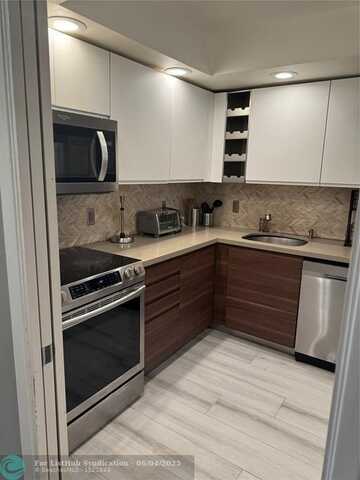 4200 Oaks Ter, Pompano Beach, FL 33069