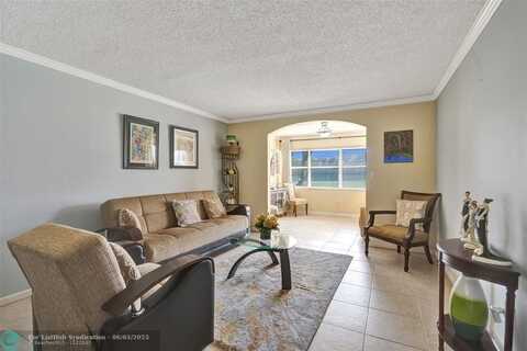 9821 Sunrise Lakes Blvd, Sunrise, FL 33322