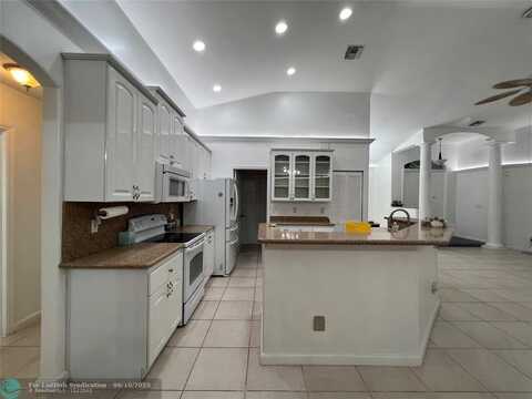 7400 SW 37th Ct, Davie, FL 33314
