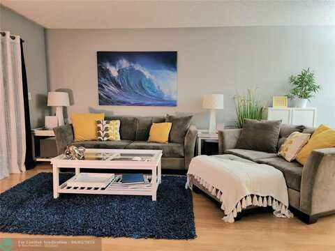 285 SE 10th St, Deerfield Beach, FL 33441