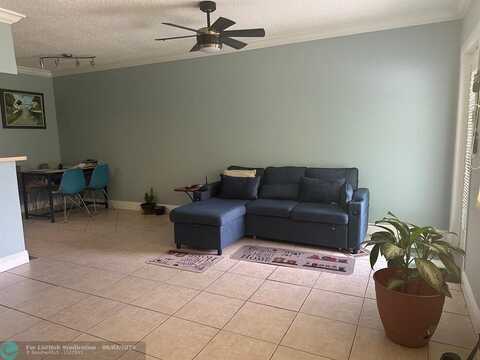 283 Newport R, Deerfield Beach, FL 33442