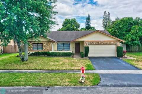 8221 NW 49th St, Lauderhill, FL 33351
