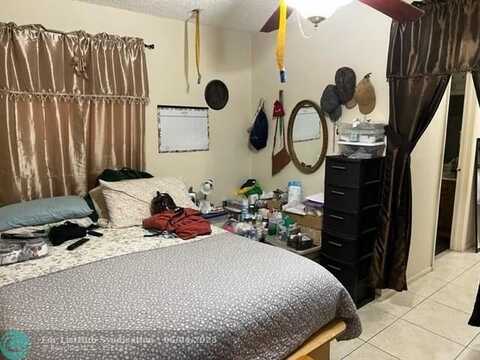 4220 NW 21st St, Lauderhill, FL 33313