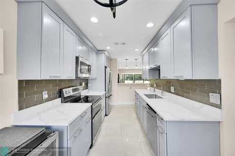 21207 Lago Cir, Boca Raton, FL 33433