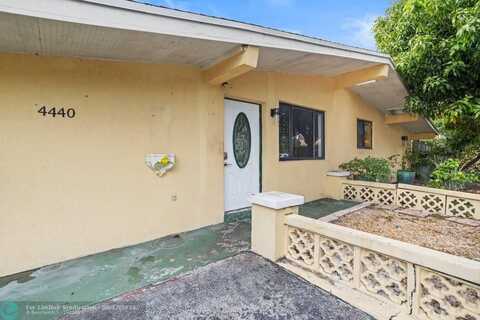 4440 NW 37th St, Lauderhill, FL 33319
