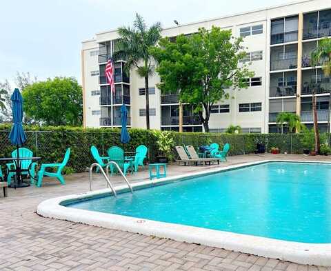 220 SW 9th Ave, Hallandale Beach, FL 33009