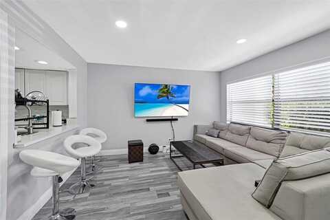 5 Matador Ln, Davie, FL 33324
