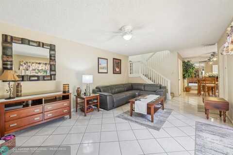 9890 NW 6th Ct, Plantation, FL 33324