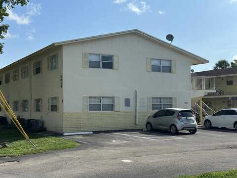 6050 NW 8th St, Margate, FL 33063