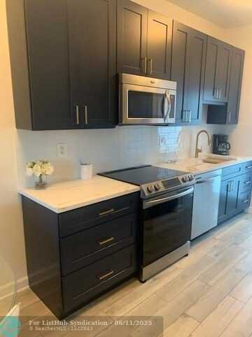 3250 NE 28th St, Fort Lauderdale, FL 33308