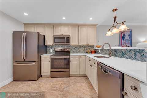 3090 N Course Dr, Pompano Beach, FL 33069