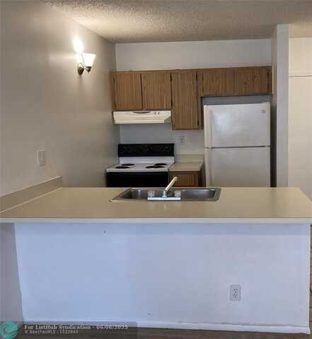 2401 Riverside Dr, Coral Springs, FL 33065
