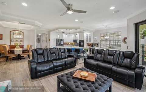 7581 Old Thyme Ct, Parkland, FL 33076
