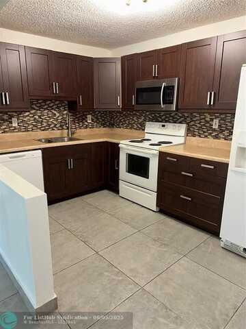 4117 NW 88th Ave, Coral Springs, FL 33065