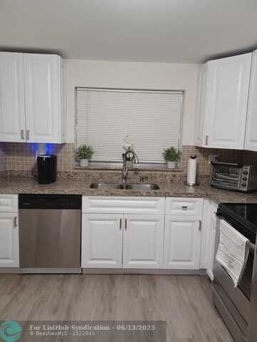 9201 Sunrise Lakes Blvd, Sunrise, FL 33322