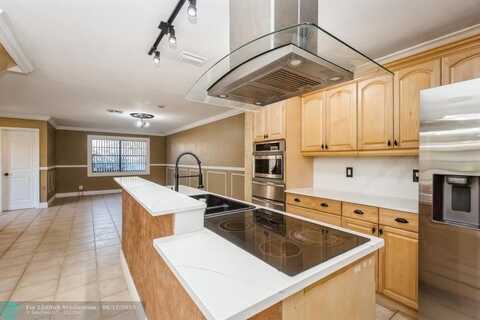 829 NW 47th St, Deerfield Beach, FL 33064