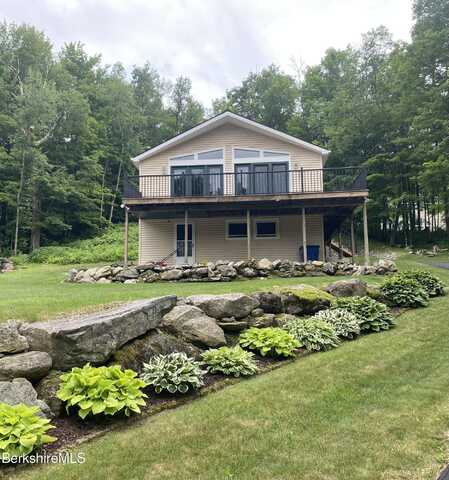 1050 Cape St, Lee, MA 01238