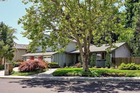 561 Santander Dr, San Ramon, CA 94583