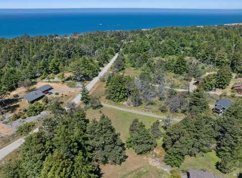 46261 Iversen Drive, Gualala, CA 95445