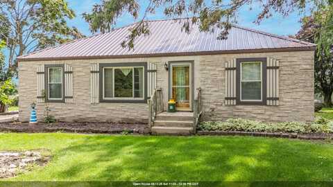 W8749 HUNTERS Road, HORTONVILLE, WI 54944
