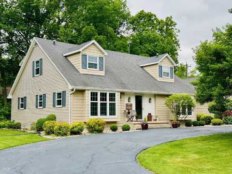 11 MEADOWBROOK Court, APPLETON, WI 54914