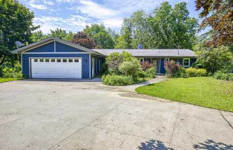 W8553 HICKORY Court, HORTONVILLE, WI 54944