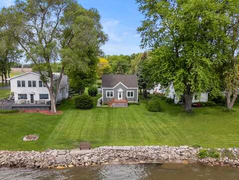 N8163 LAKESHORE Drive, FOND DU LAC, WI 54937