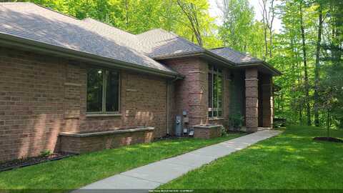 5955 WOOD BROOK Circle, LITTLE SUAMICO, WI 54141