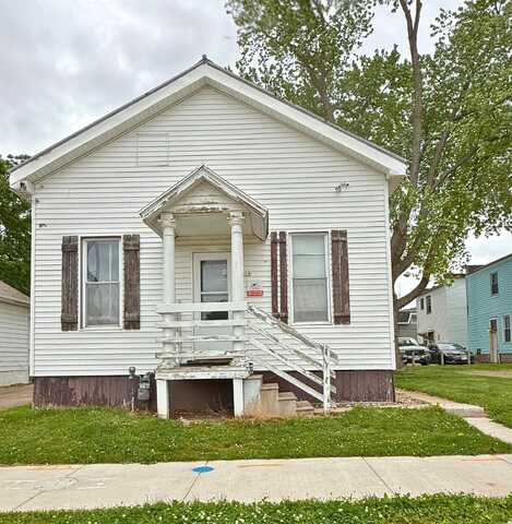 810 MCKINLEY Street, OSHKOSH, WI 54901