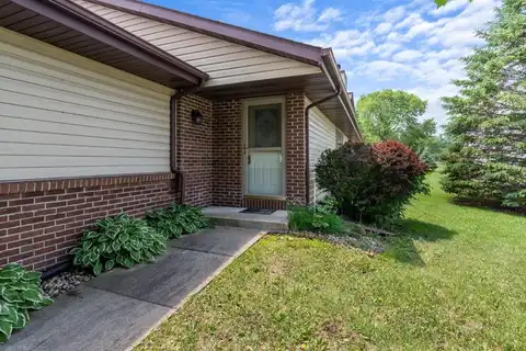 612 WELLINGTON Drive, WEST BEND, WI 53090