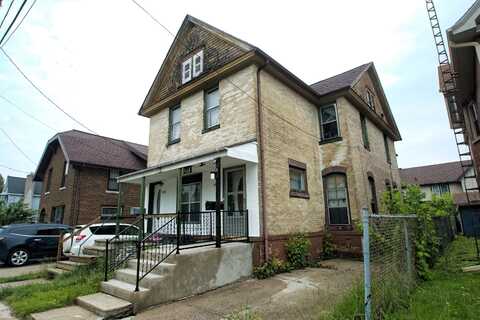 1033 S 11TH Street, MANITOWOC, WI 54220