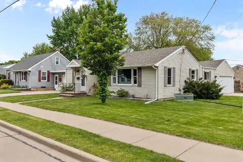 1930 E COLLEGE Avenue, APPLETON, WI 54915