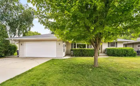 38 BOWEN Street, OSHKOSH, WI 54901