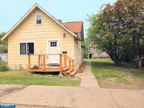 327 1st St, Hibbing, MN 55746