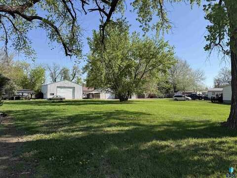 102 State St, Marion, SD 57043