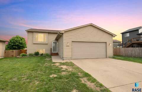 5005 W Cayman St, Sioux Falls, SD 57107