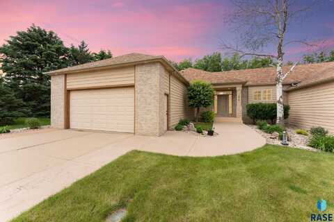 218 W Saint Andrews Dr, Sioux Falls, SD 57108