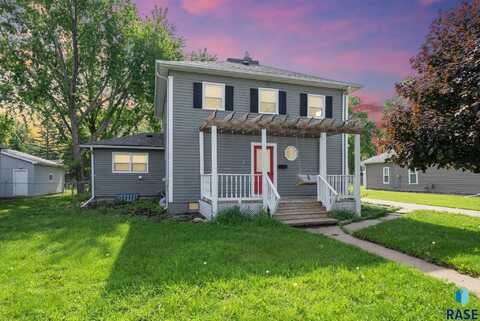 606 N 3rd St, Beresford, SD 57004